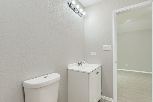 23 Primary Bathroom.jpg